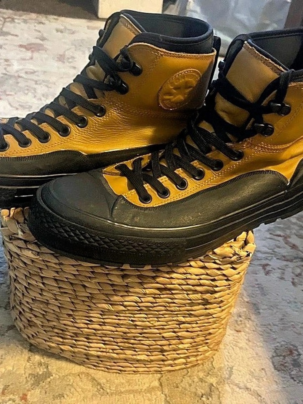 NWOT Converse Chuck Taylor Tekoa High Antiqued Black
Converse Chuck Taylor Teko